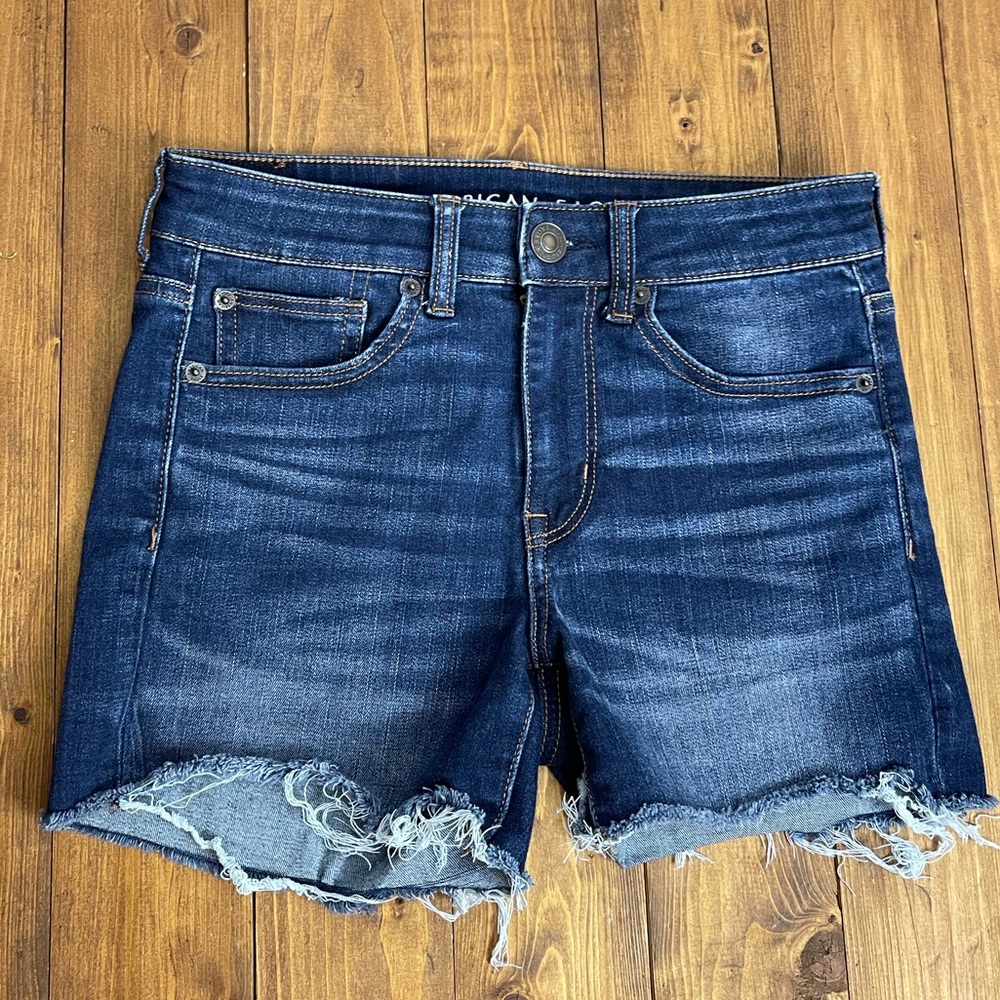 American Eagle Outfitters size 2 Hi-Rise Shortie shorts med wash cut offs